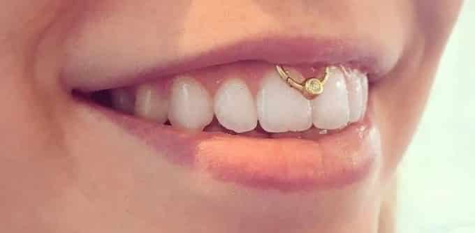smiley piercing bead ring gold 
