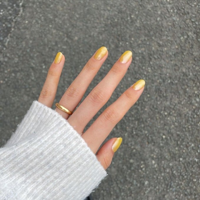 Hailey Bieber Gold-Tinged Nails