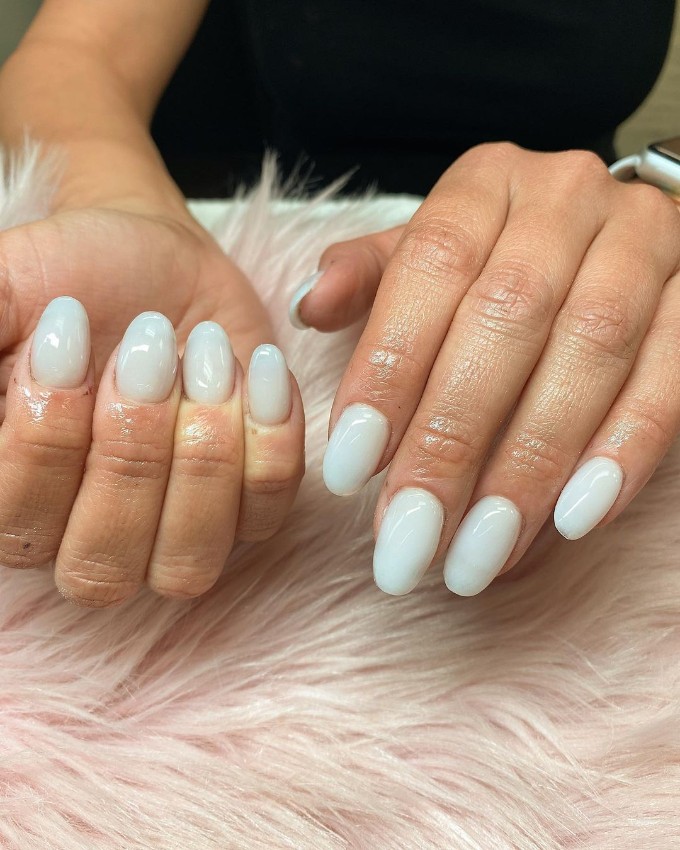 White Round Nails