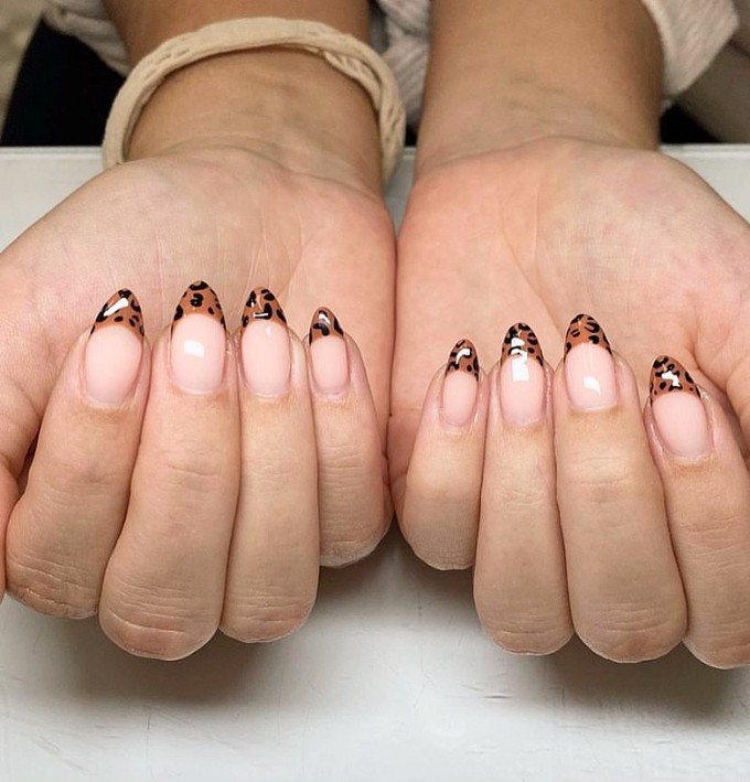 Apparent fall French tip nail designs