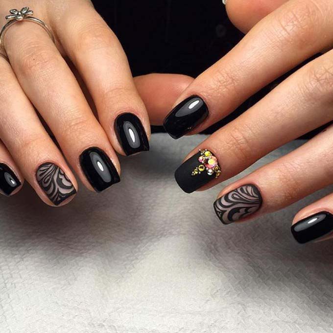 Black floral patterns bare nail