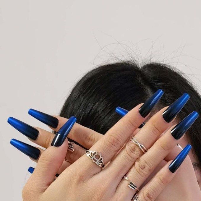 Royal blue ombre nails