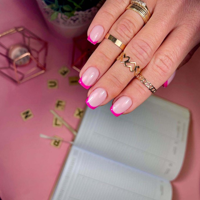 pink French tip nail designs 