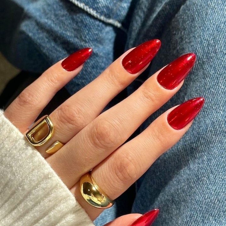 Red nails chrome